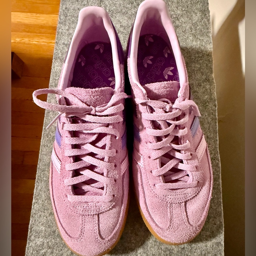 Adidas Handball Spezial size US women’s 7.5
